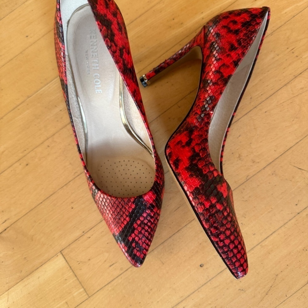 LIke New Kenneth Cole Riley Red Snakeskin pumps, 7.5. G966 - Picture 3 of 8